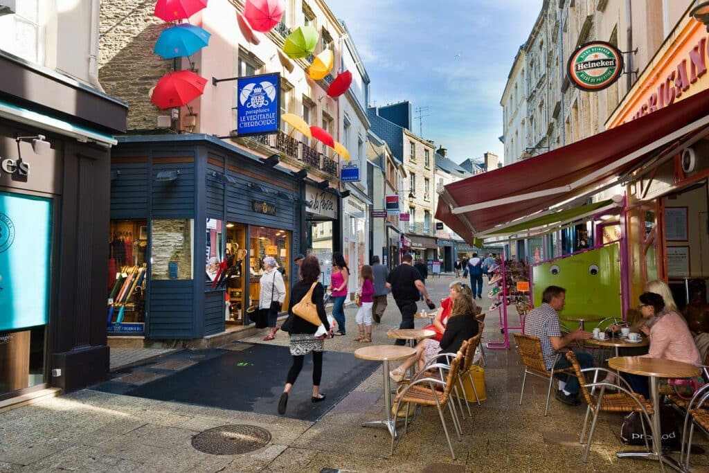 Vue des rues commerçantes à Cherbourg